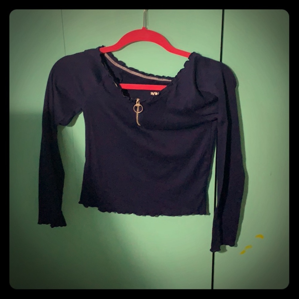 Cute long sleeve ruffled shirt